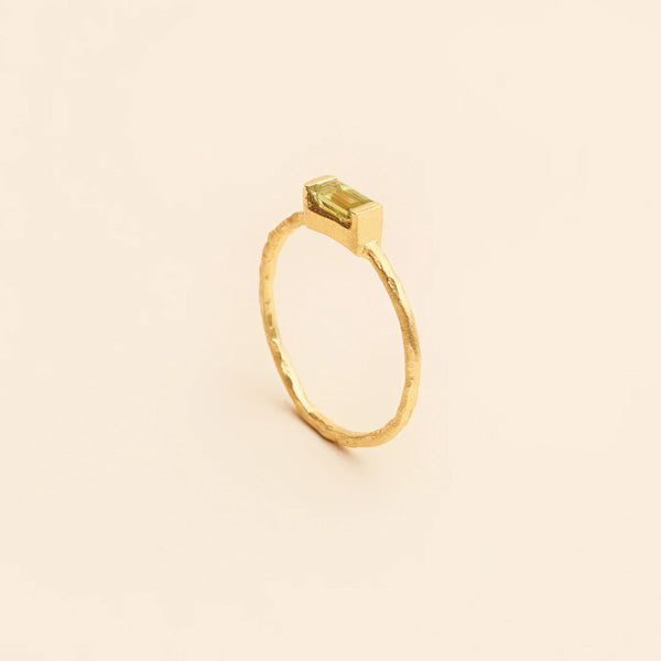 SATI GOLD RING WITH GREEN AMETHYST