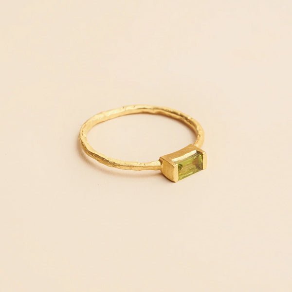 SATI GOLD RING WITH GREEN AMETHYST